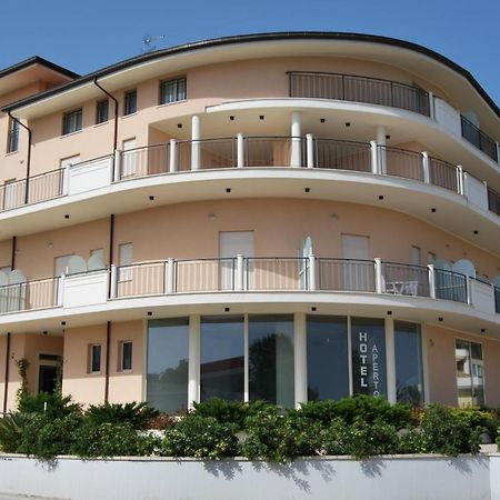 Hotel Europa Nereto Екстериор снимка