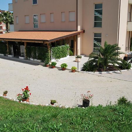 Hotel Europa Nereto Екстериор снимка