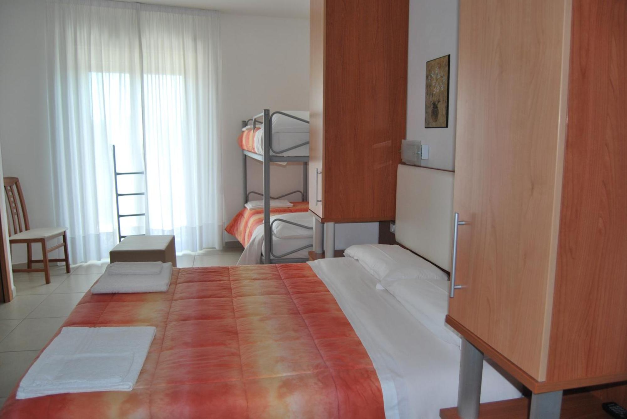 Hotel Europa Nereto Екстериор снимка