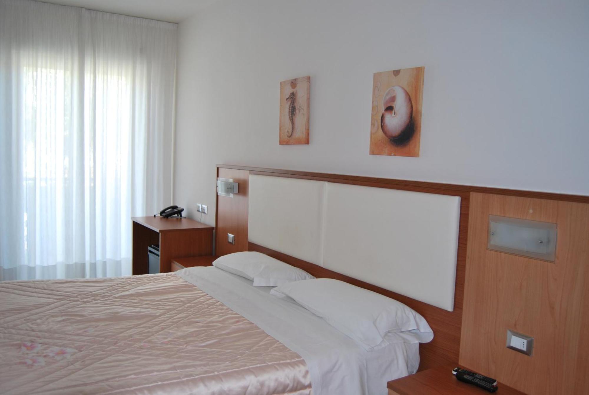 Hotel Europa Nereto Екстериор снимка