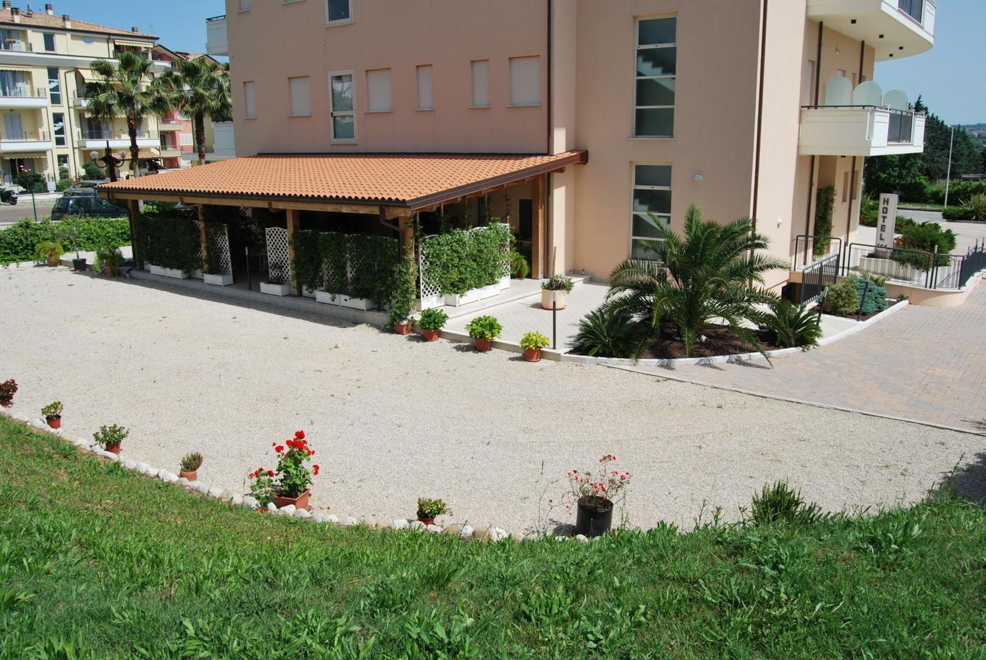 Hotel Europa Nereto Екстериор снимка
