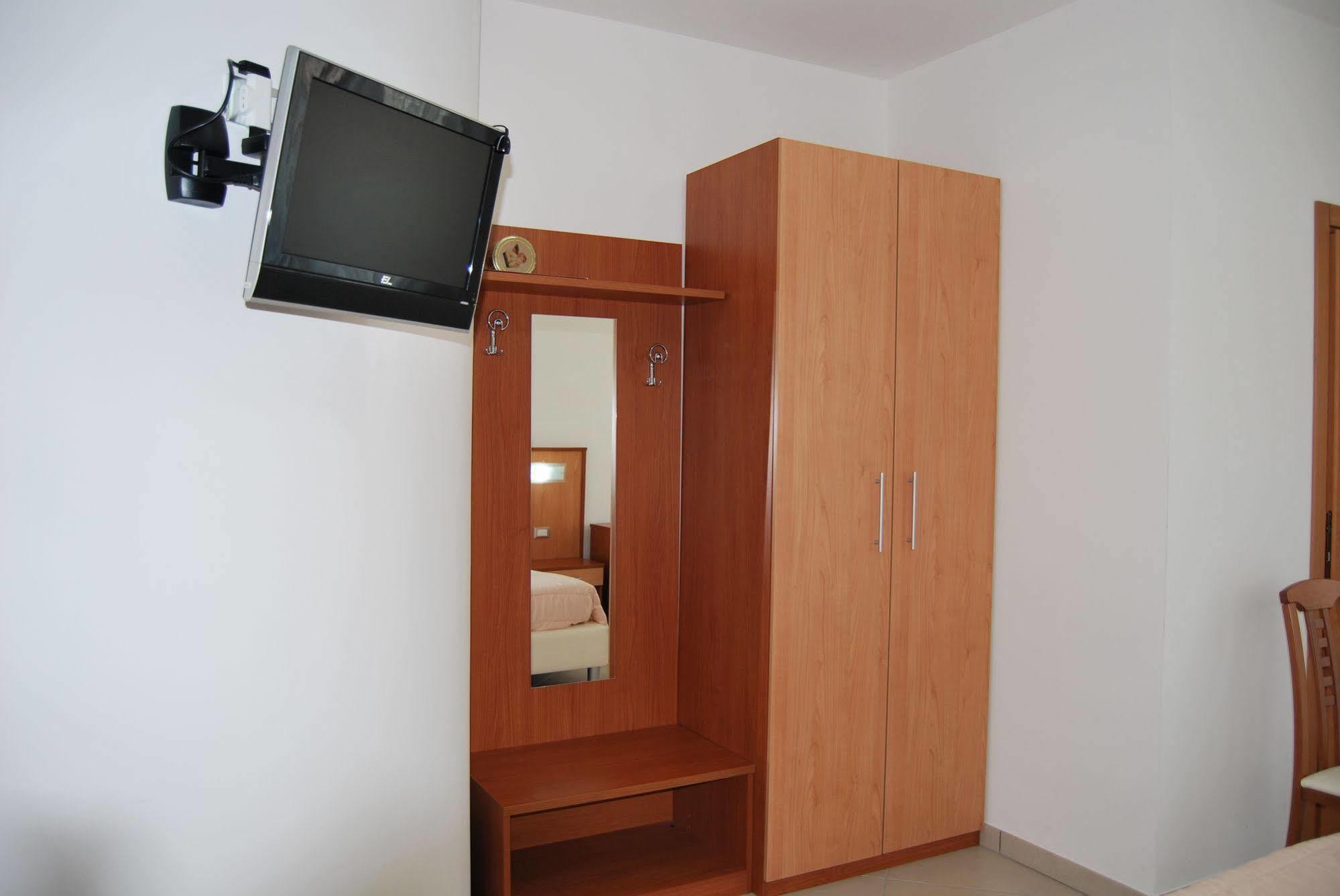 Hotel Europa Nereto Екстериор снимка