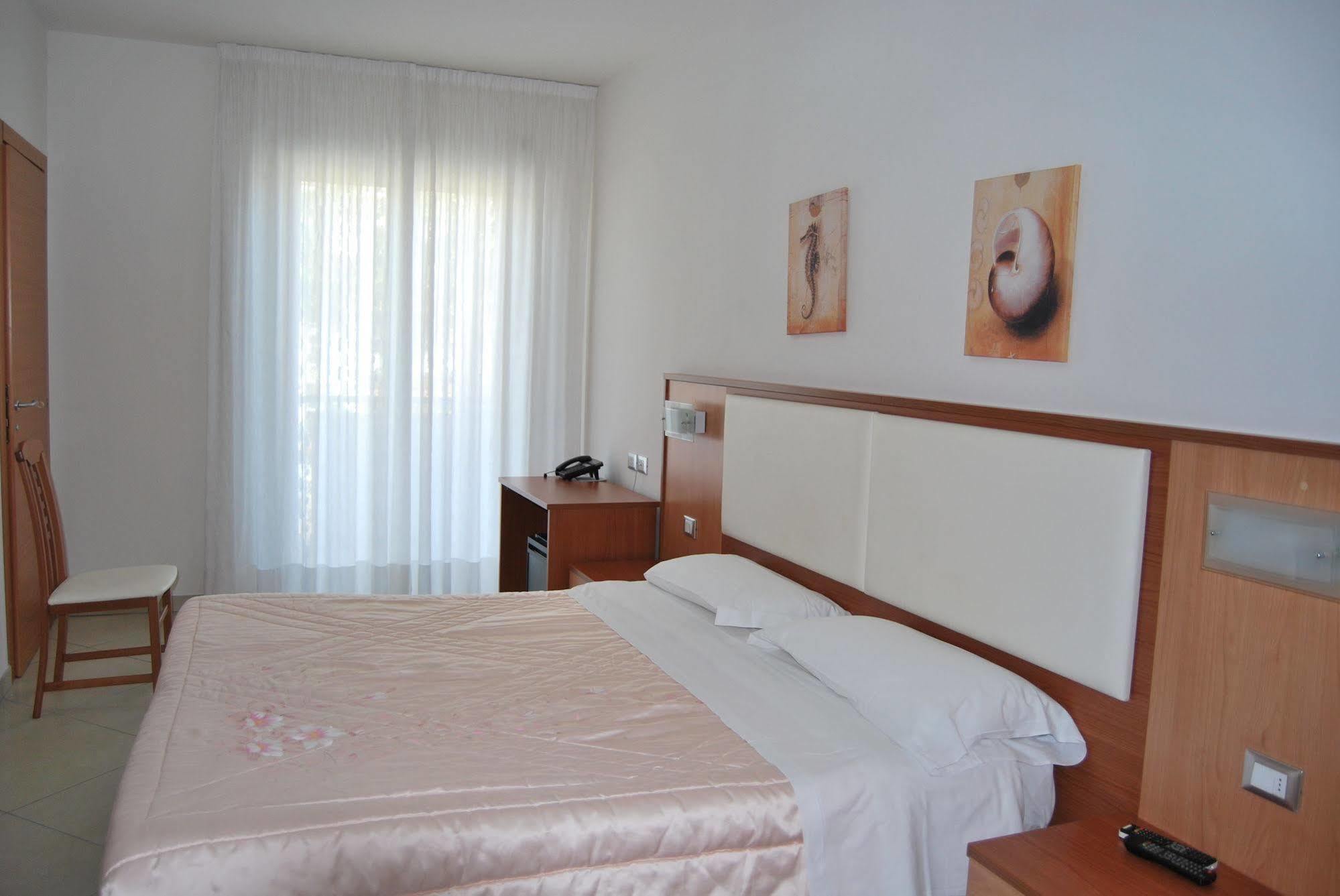Hotel Europa Nereto Екстериор снимка