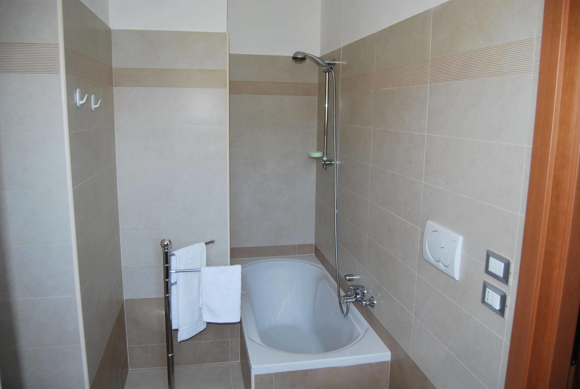 Hotel Europa Nereto Екстериор снимка