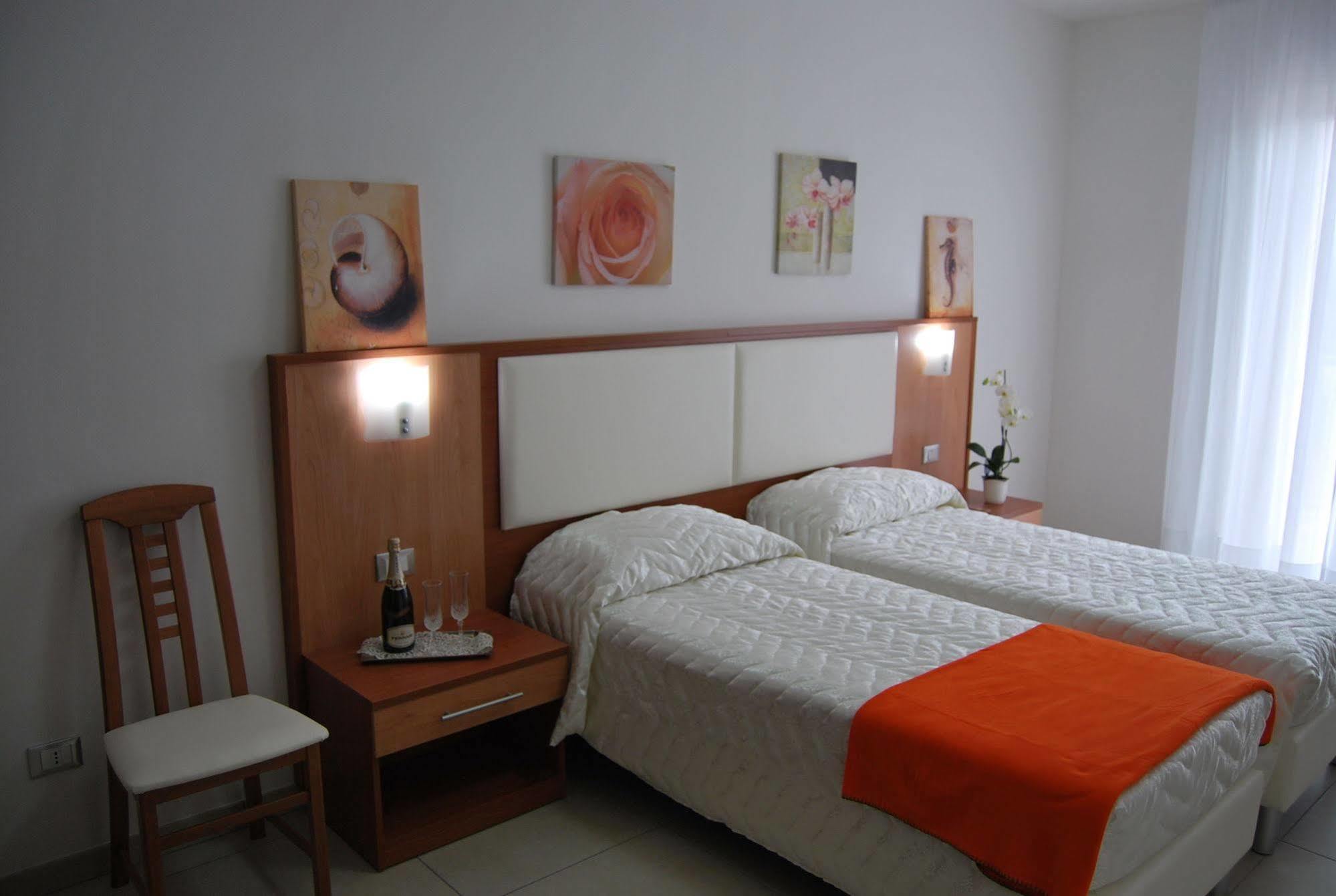 Hotel Europa Nereto Екстериор снимка