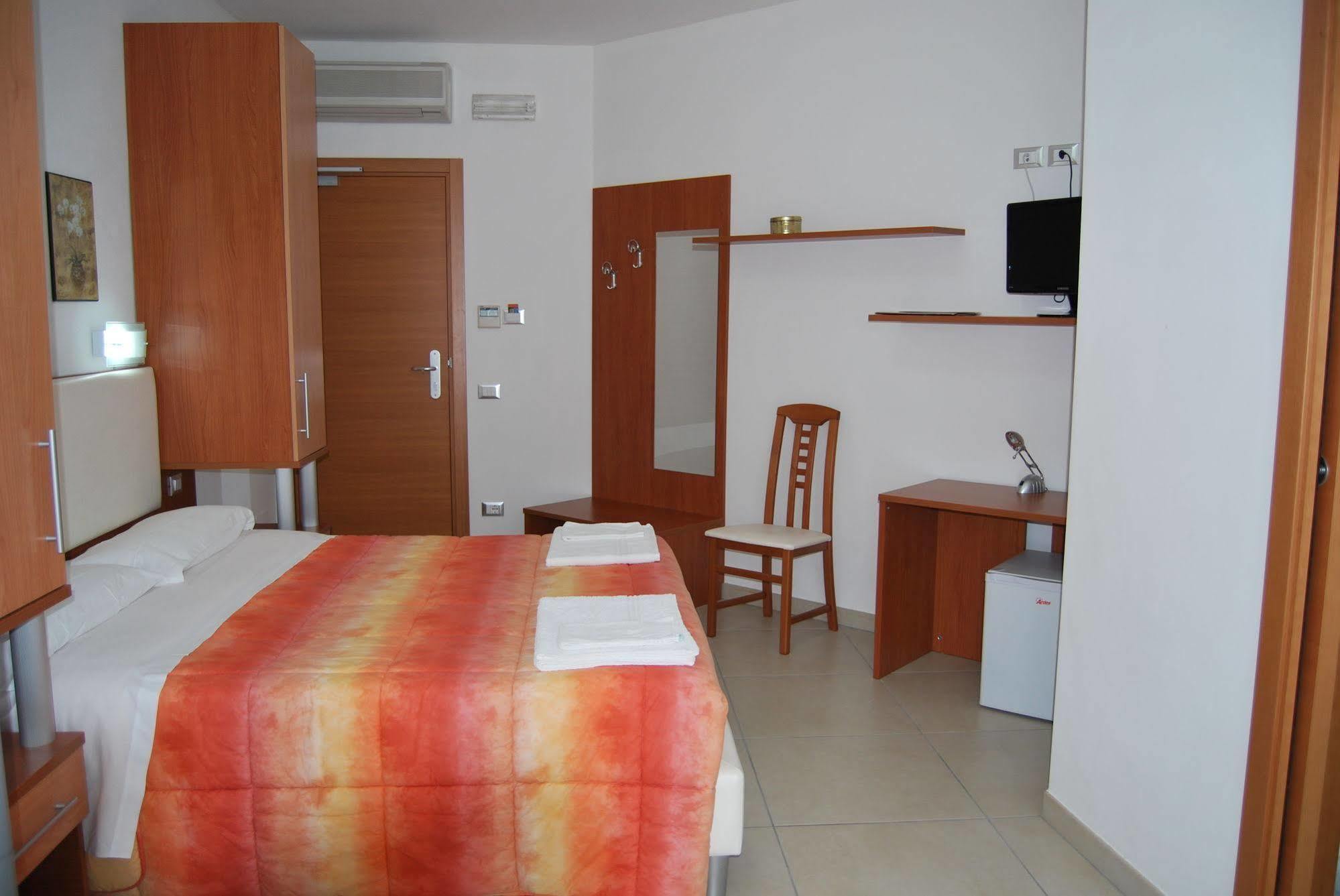 Hotel Europa Nereto Екстериор снимка