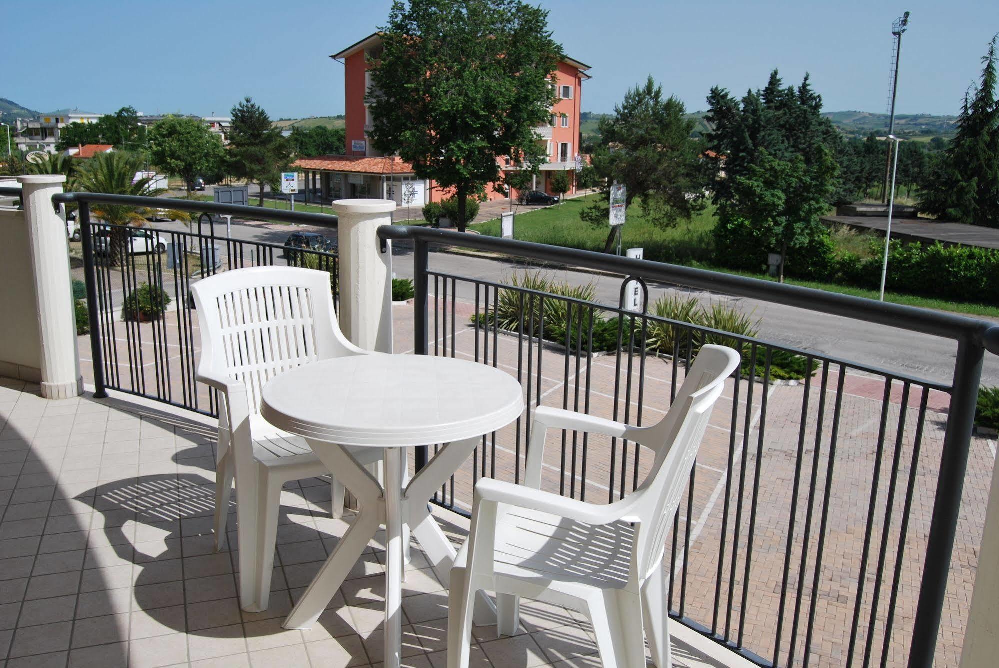 Hotel Europa Nereto Екстериор снимка